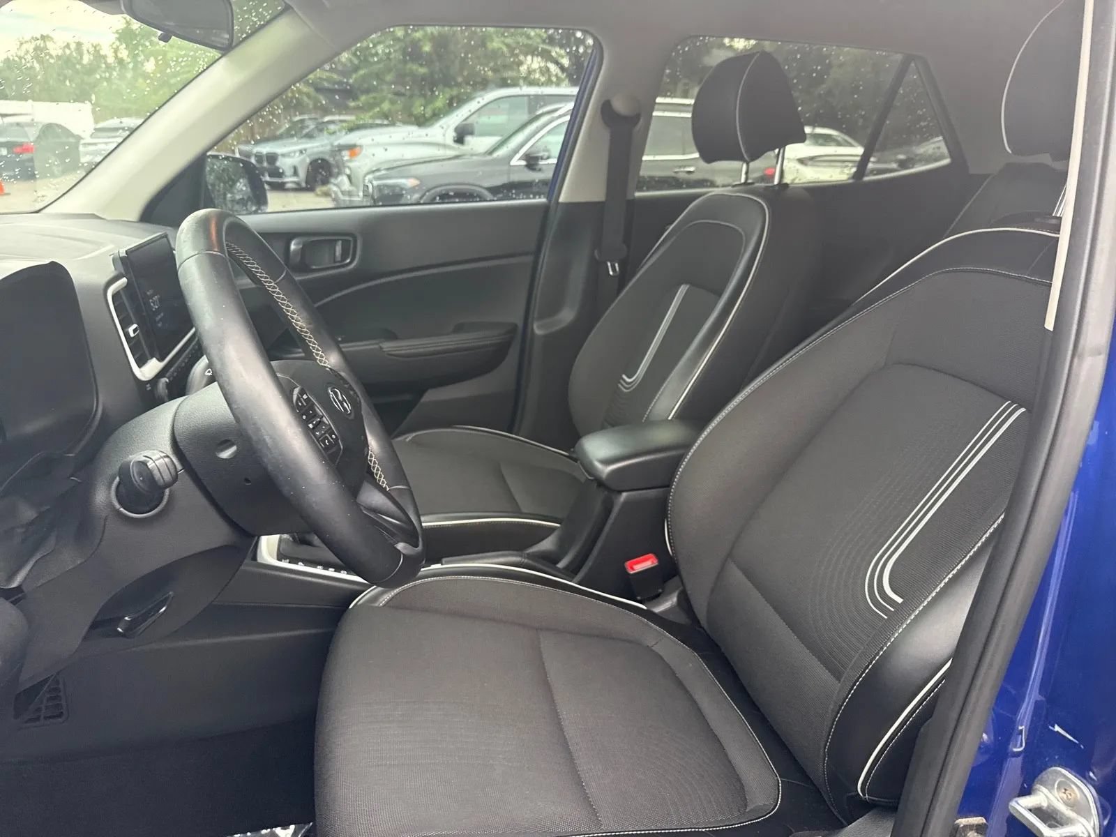 Used 2022 Hyundai Venue Limited FWD image 11