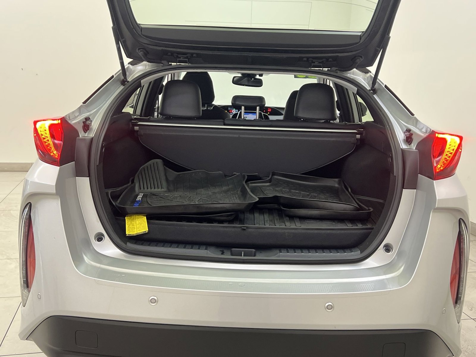 Used 2020 Toyota Prius Prime Limited image 23