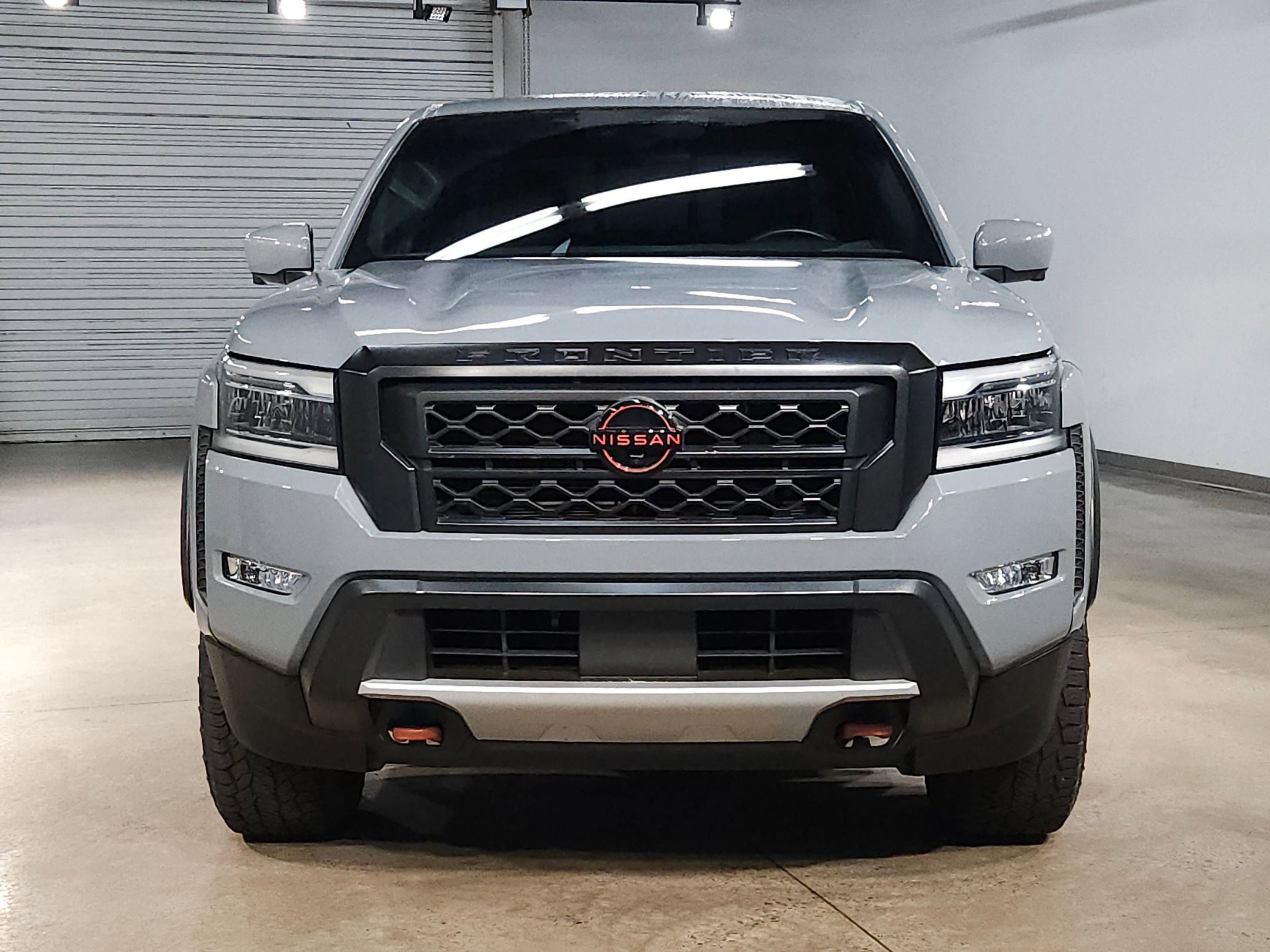 Used 2022 Nissan Frontier Pro-X RWD image 2