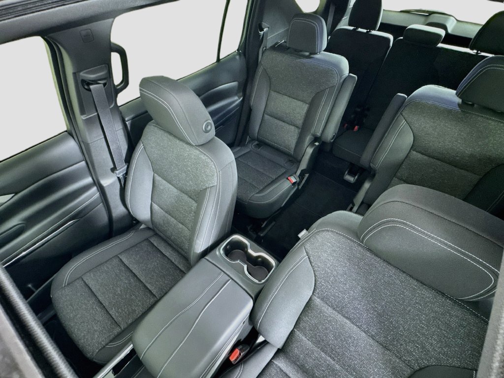 New 2027 Chevrolet Traverse LT w/ Sun and Wheel Package FWD image 15