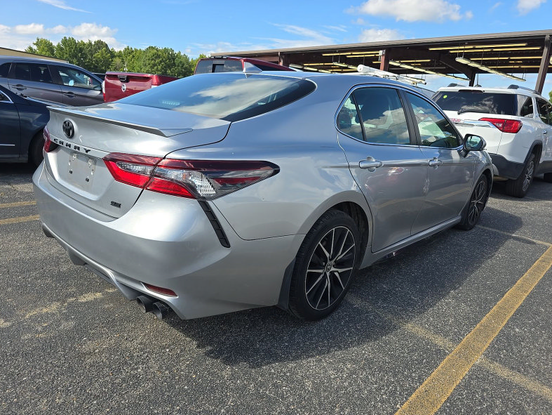 Used 2023 Toyota Camry SE FWD video 3