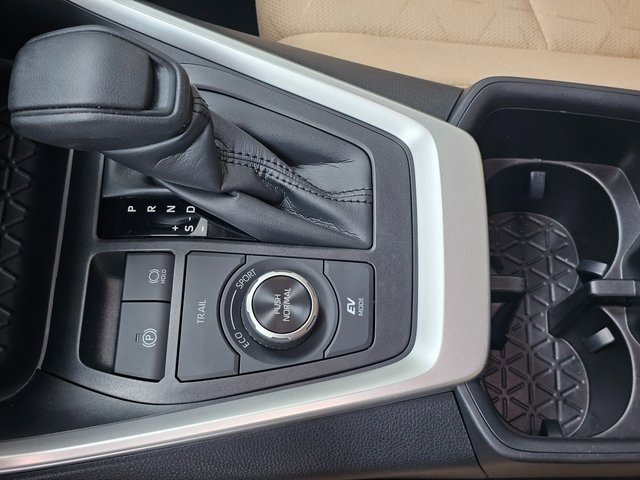 Used 2025 Toyota RAV4 XLE Premium image 15