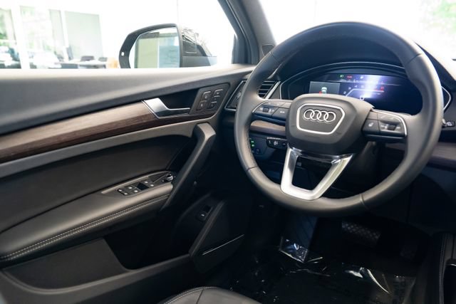 Used 2023 Audi Q5 2.0T Premium Plus w/ Premium Plus Package AWD/4WD image 11