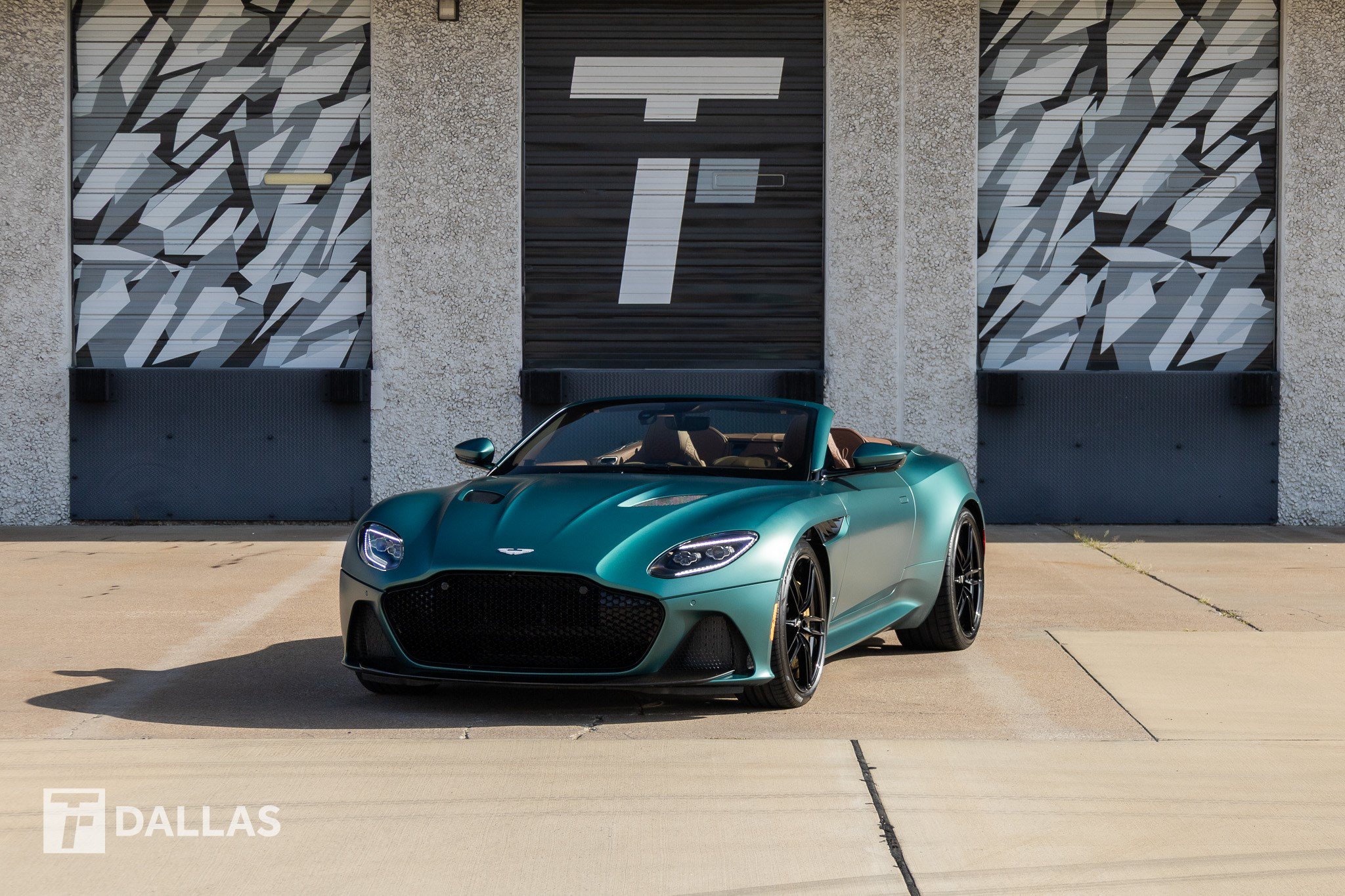 Used 2023 Aston Martin DBS Superleggera Volante RWD image 5
