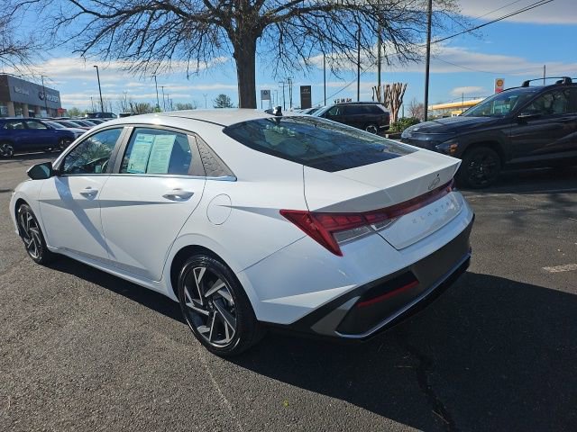Certified 2025 Hyundai Elantra Limited image 8