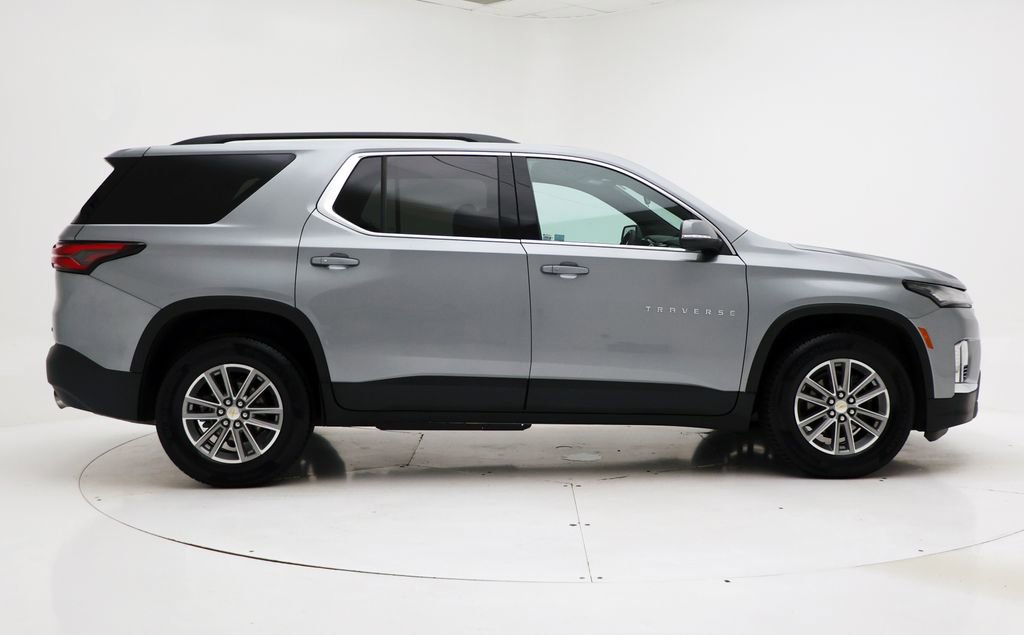 Used 2023 Chevrolet Traverse LT AWD/4WD image 3