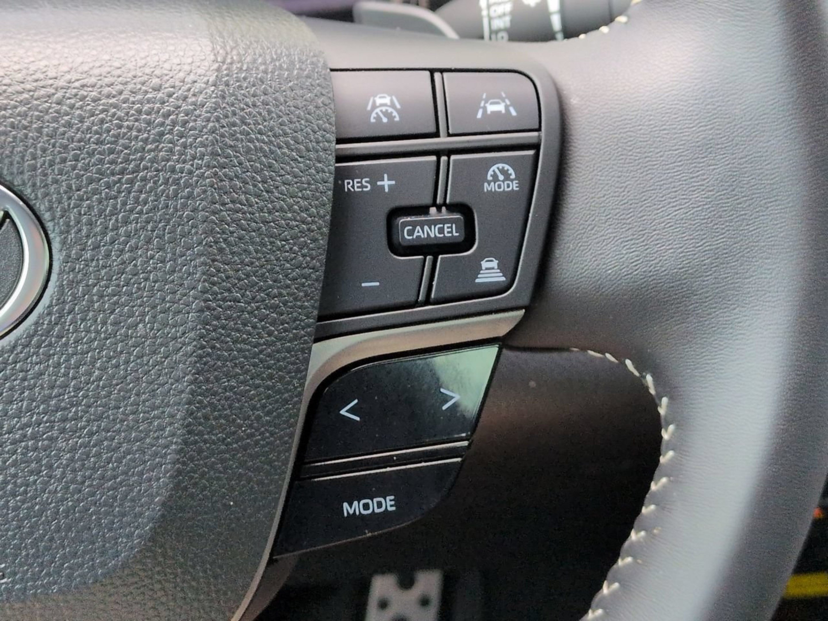 Used 2025 Toyota Camry SE FWD image 29