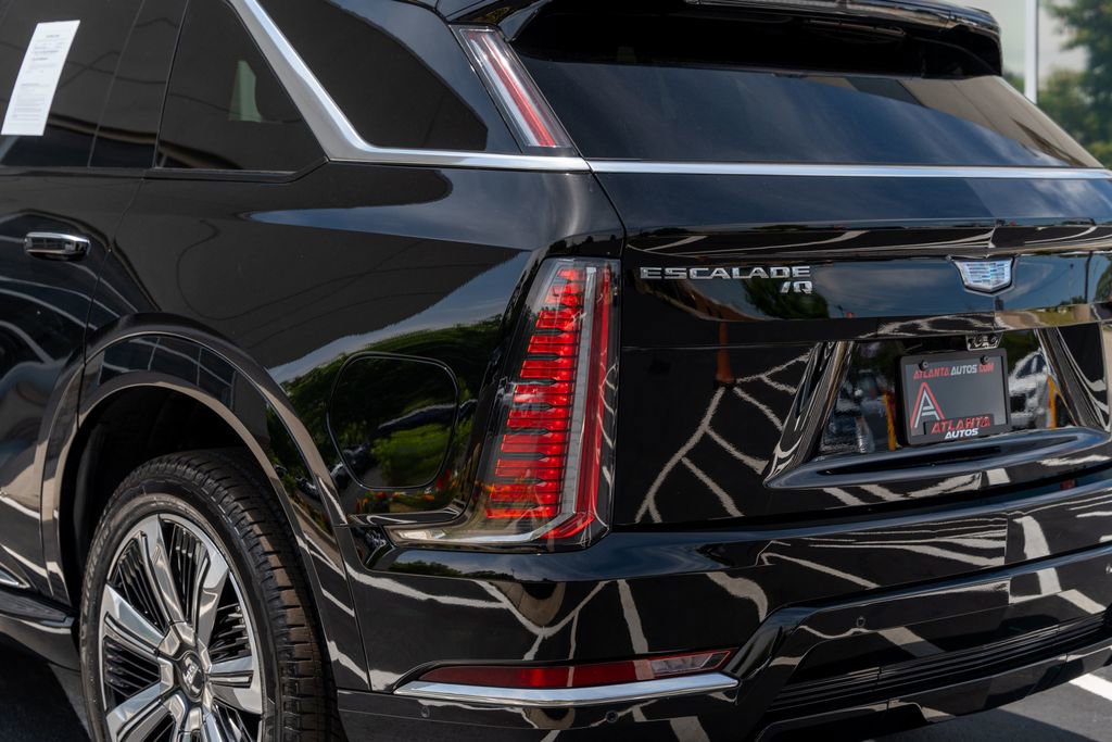 Used 2025 Cadillac Escalade IQ Luxury 2 w/ LPO, Premium Carpet Package AWD/4WD image 19