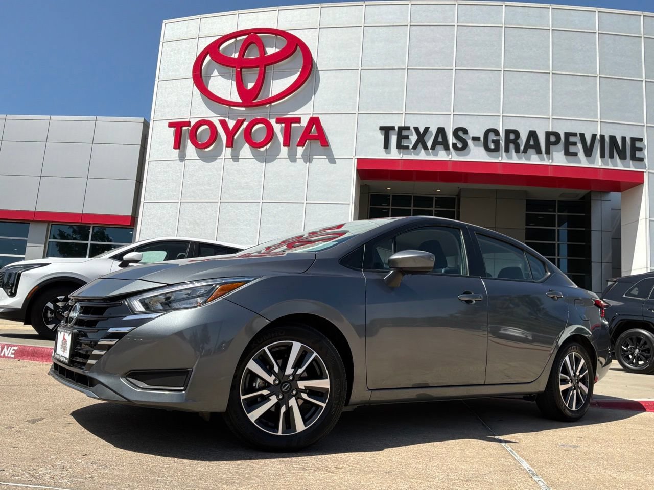 Used 2025 Nissan Versa SV FWD image 2