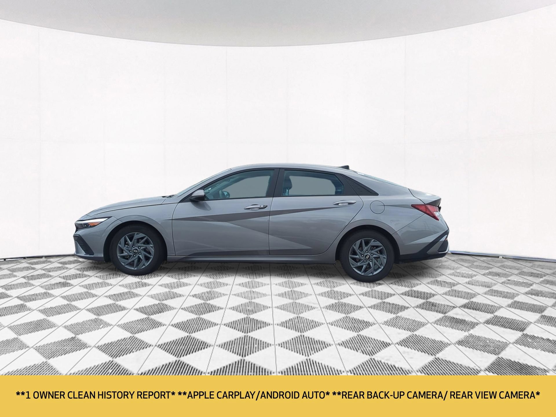 Used 2024 Hyundai Elantra SEL FWD image 2