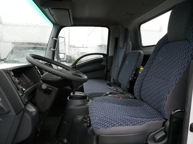 Used 2024 Chevrolet Low Cab Forward 5500XG RWD image 4