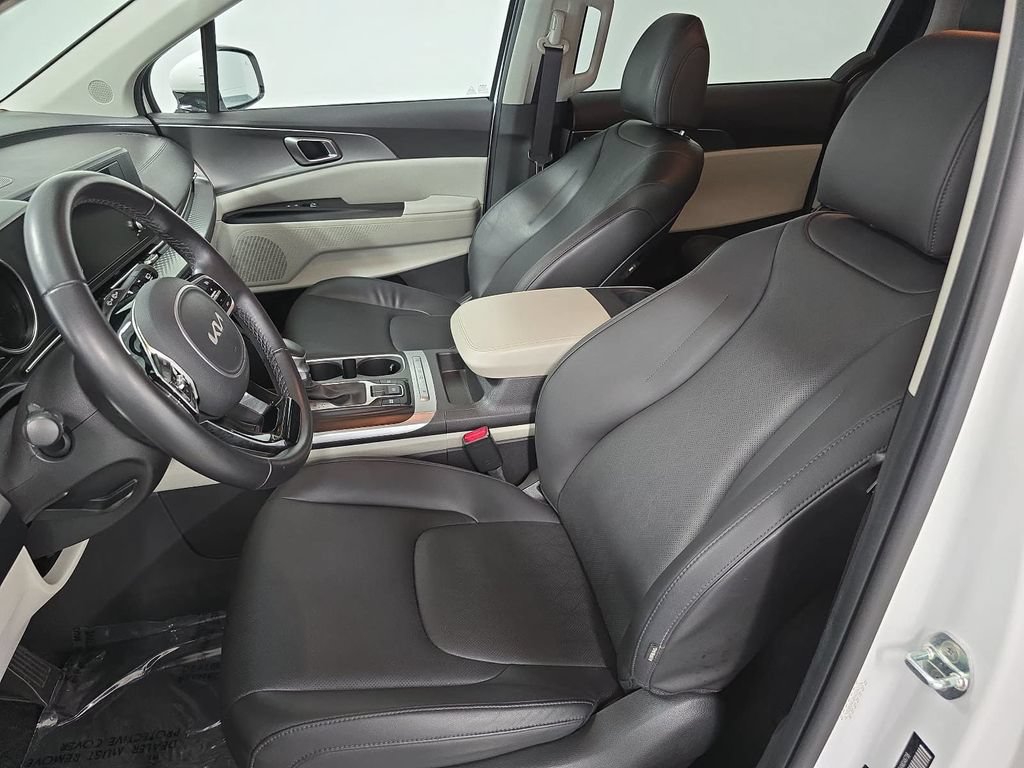 Used 2022 Kia Carnival LX FWD image 5