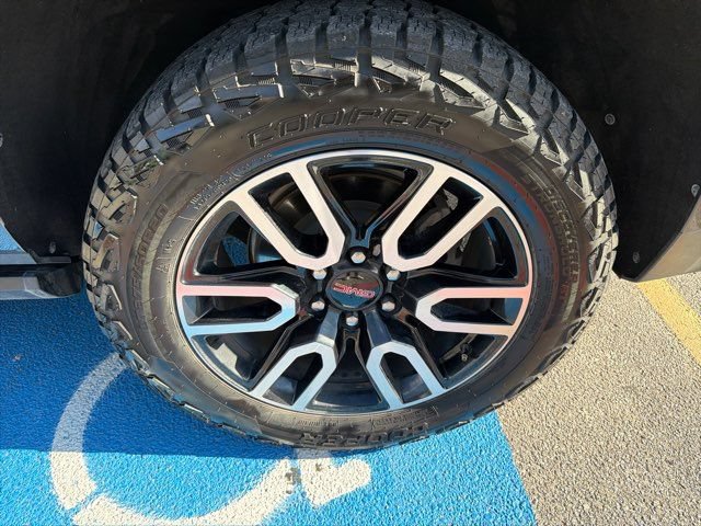 Used 2021 GMC Yukon XL AT4 w/ Technology Package AWD/4WD image 10