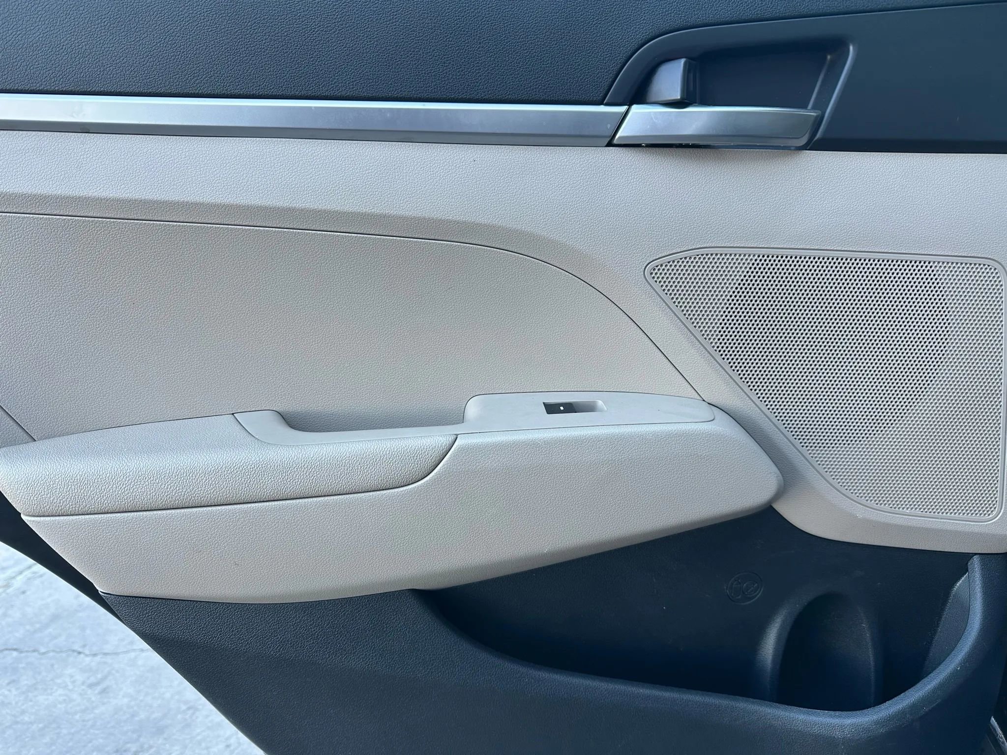 Used 2020 Hyundai Elantra SE image 11