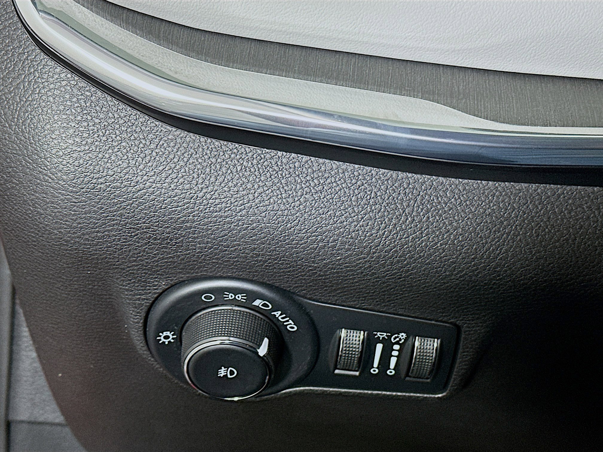 Used 2023 Jeep Compass Limited image 17