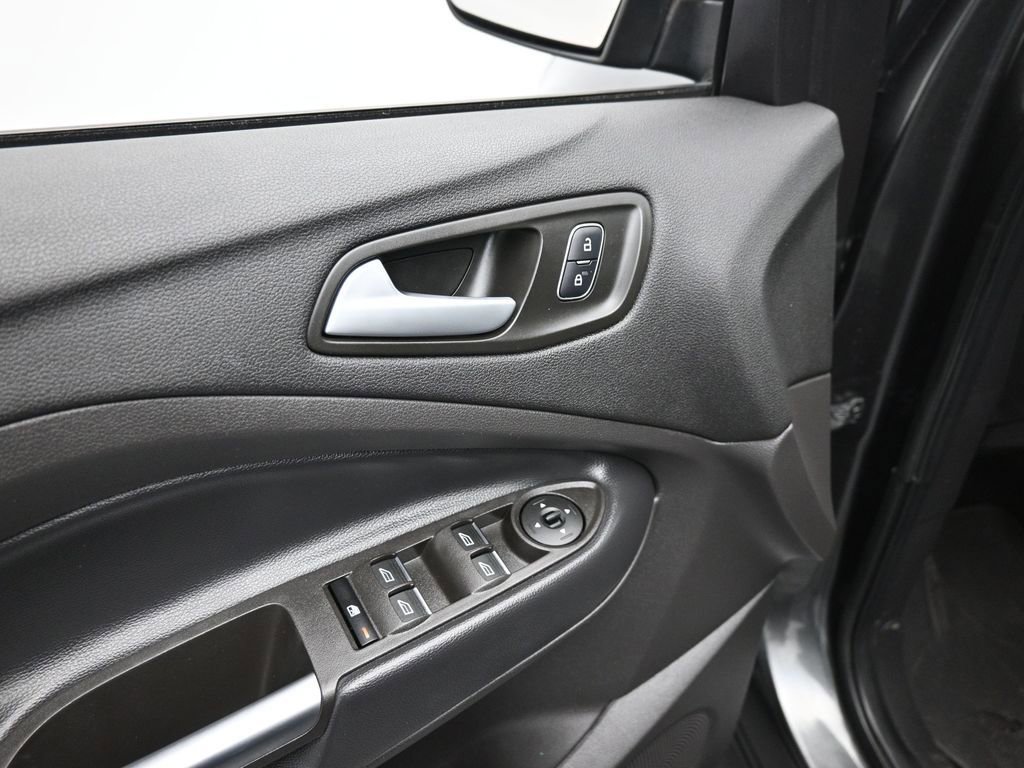 Used 2019 Ford Escape SE image 11