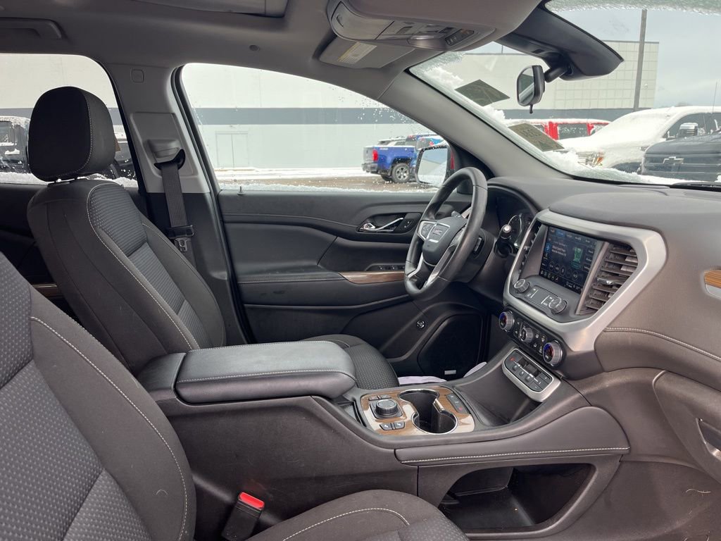 Used 2023 GMC Acadia SLE w/ Driver Convenience Package image 2