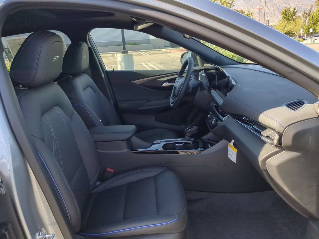 New 2026 Buick Envista Sport Touring w/ Convenience I Package FWD image 24