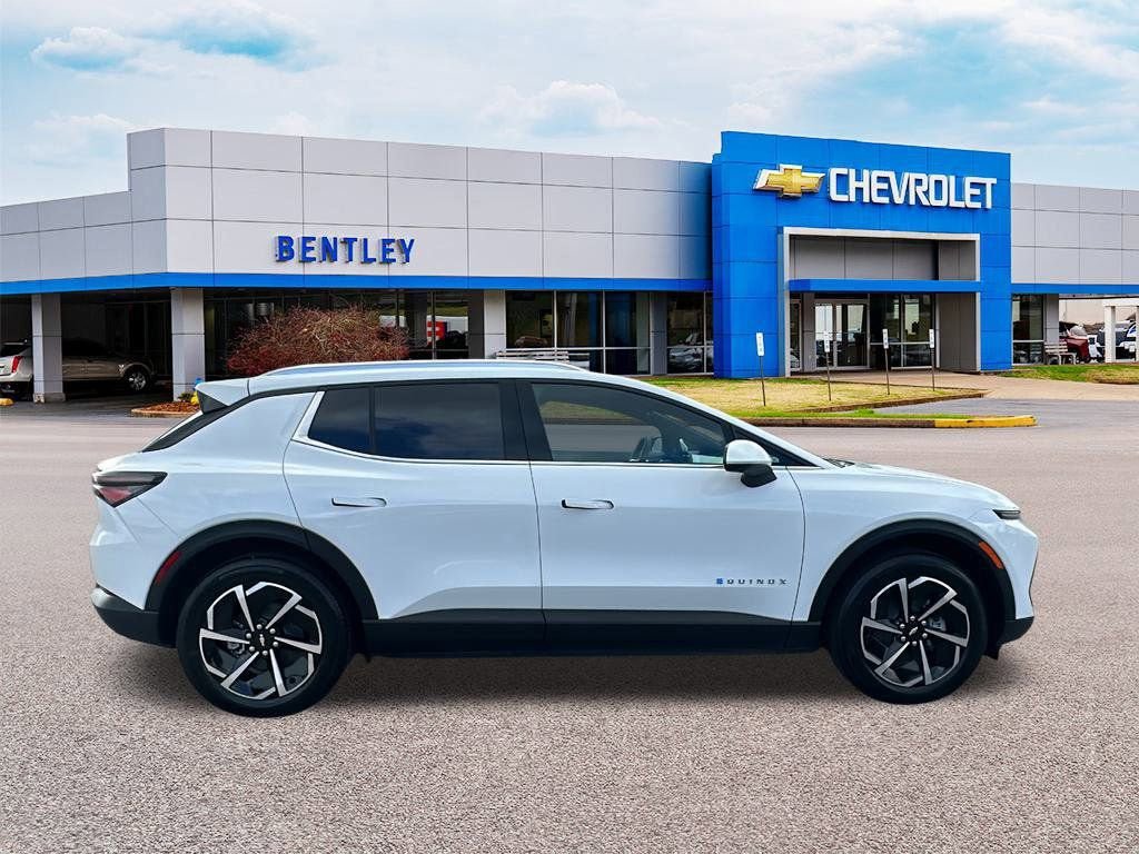 New 2026 Chevrolet Equinox EV LT AWD/4WD image 6