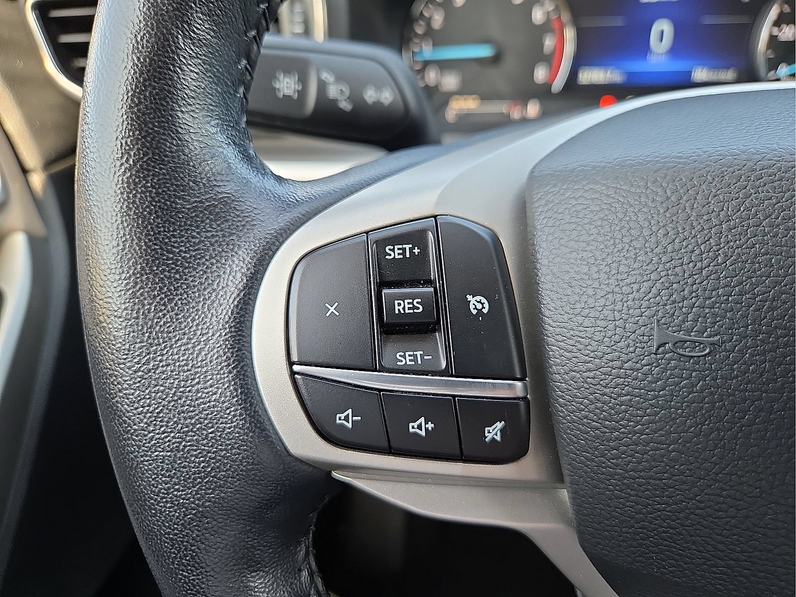 Used 2022 Ford Explorer XLT w/ Equipment Group 202A AWD/4WD image 20