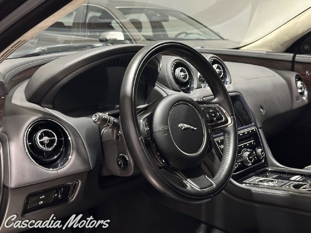 Used 2014 Jaguar XJ L Portfolio image 13