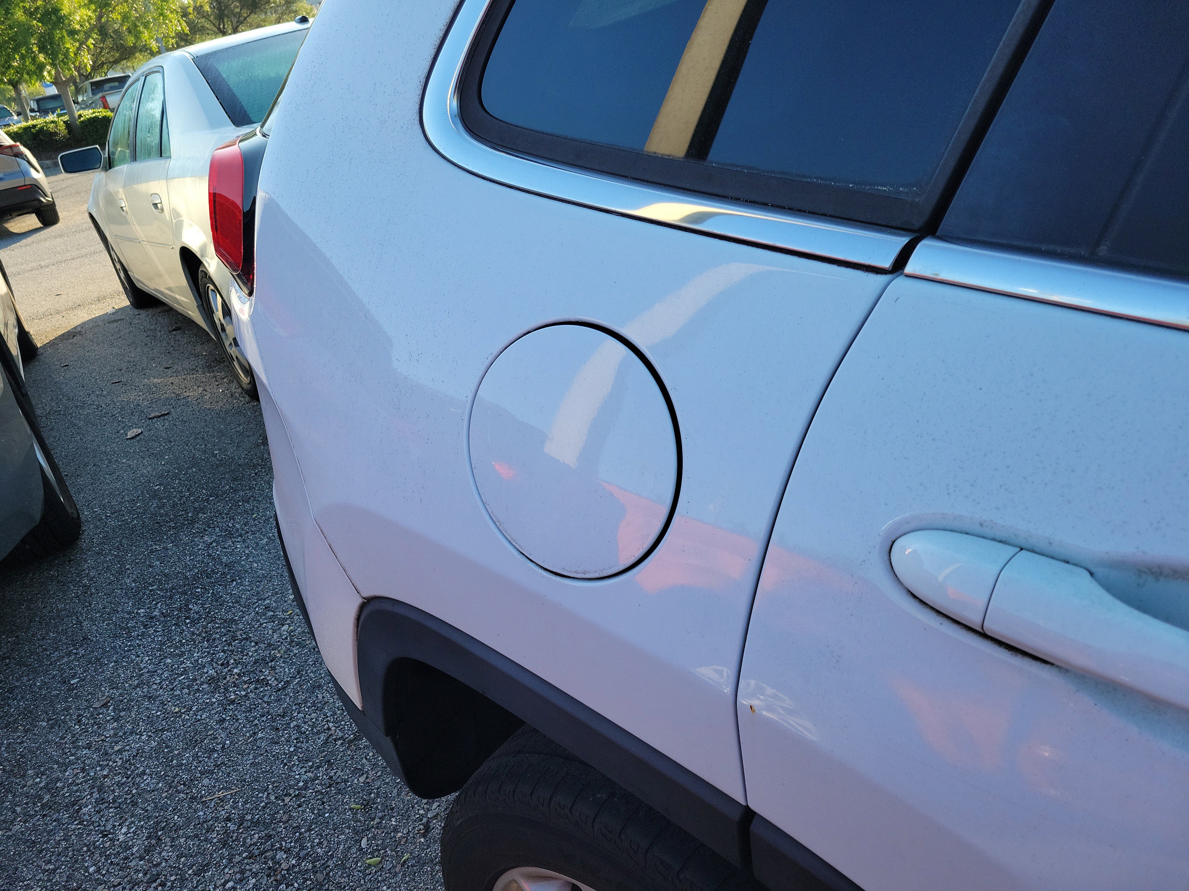 Used 2017 Jeep Cherokee Limited image 14