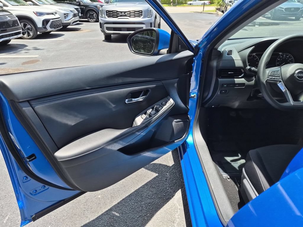 Used 2025 Nissan Sentra SV FWD image 11