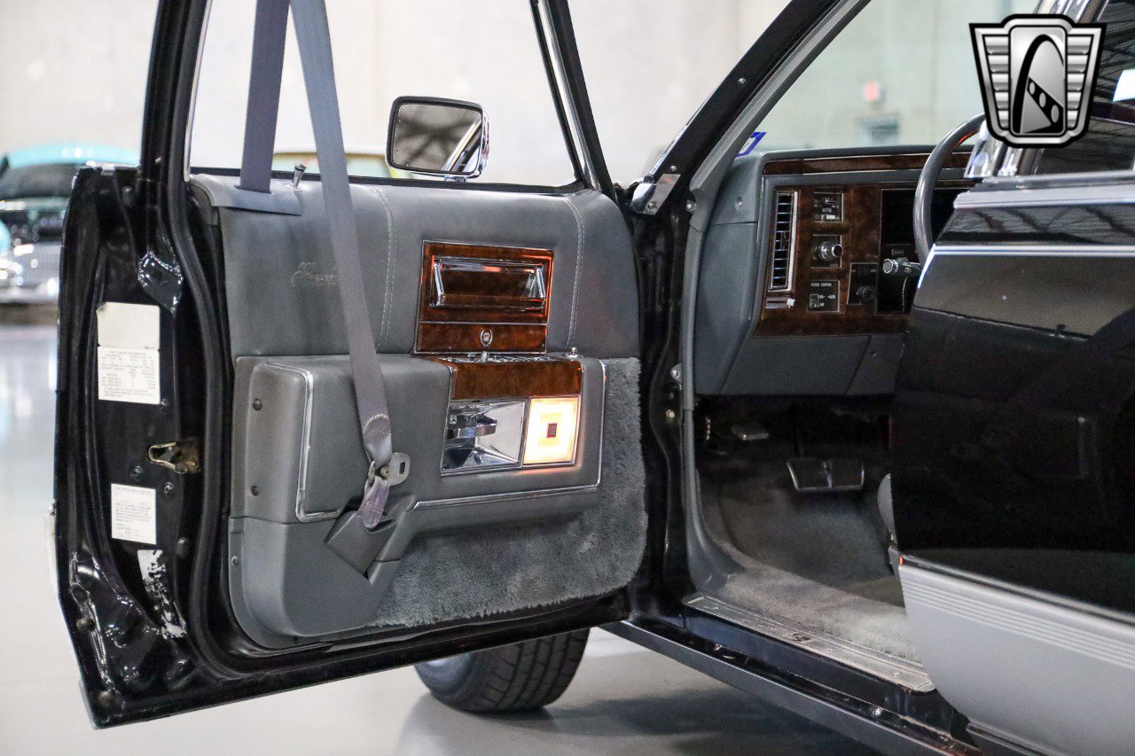 Used 1992 Cadillac Brougham image 15