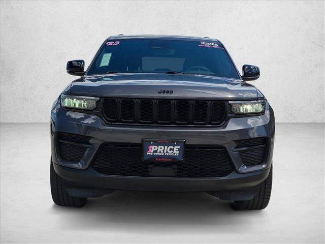 Used 2023 Jeep Grand Cherokee Altitude AWD/4WD image 2