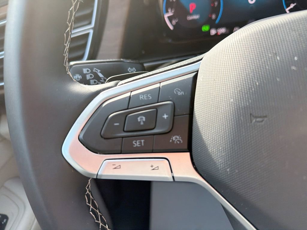 Used 2025 Volkswagen Atlas SE image 22