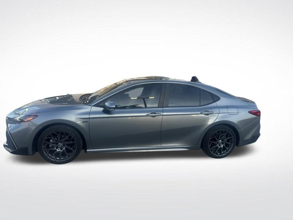 Used 2025 Toyota Camry SE FWD image 2