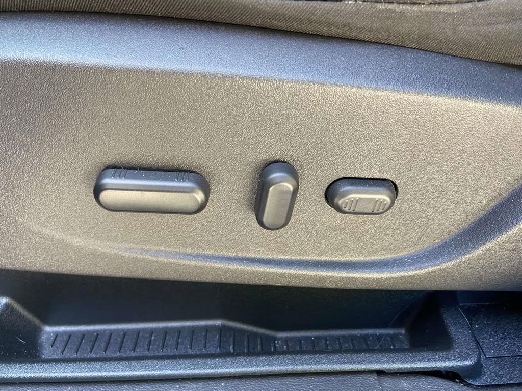 Used 2019 Ford Escape SE image 16