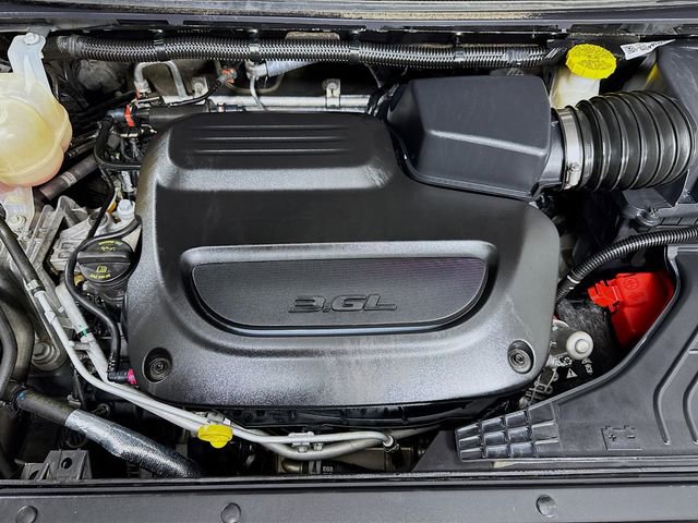 Used 2023 Chrysler Pacifica Touring-L image 30