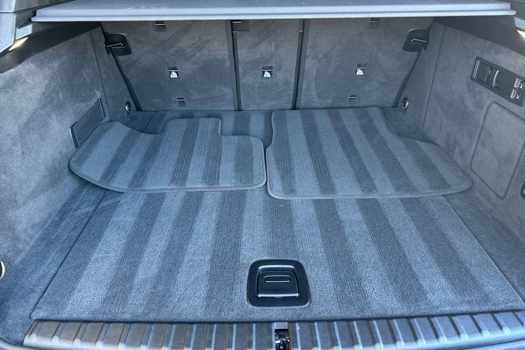 Used 2023 BMW iX xDrive50 w/ Premium Package image 16