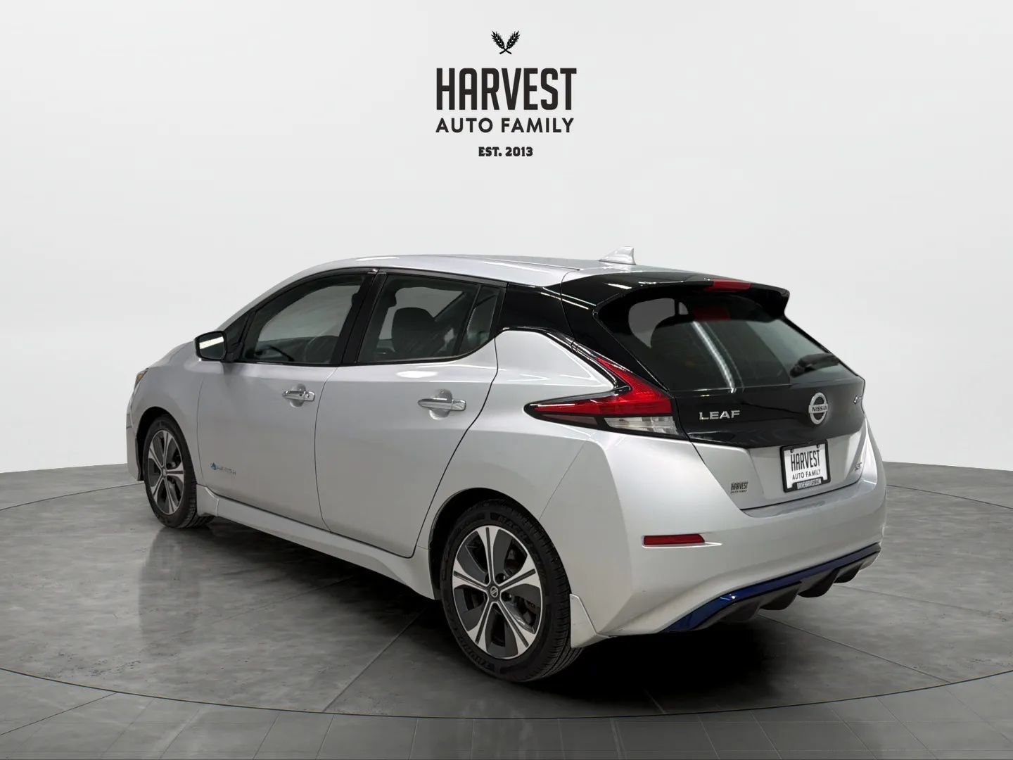 Used 2018 Nissan Leaf SV w/ SV Technology Package FWD image 4