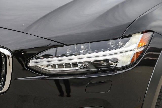New 2025 Volvo V90 B6 Cross Country Plus w/ Protection Package Premier image 4