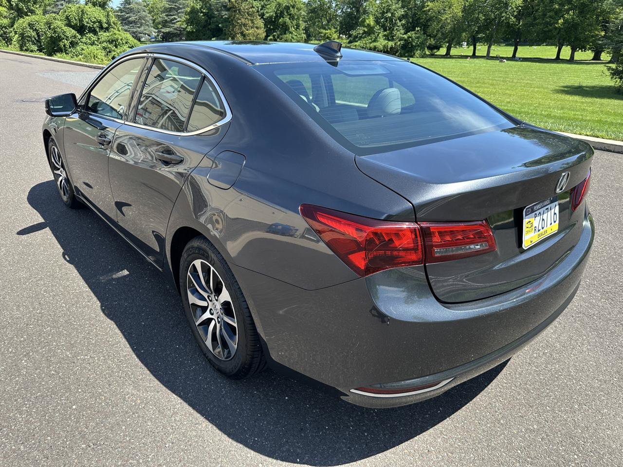 Used 2016 Acura TLX FWD image 9