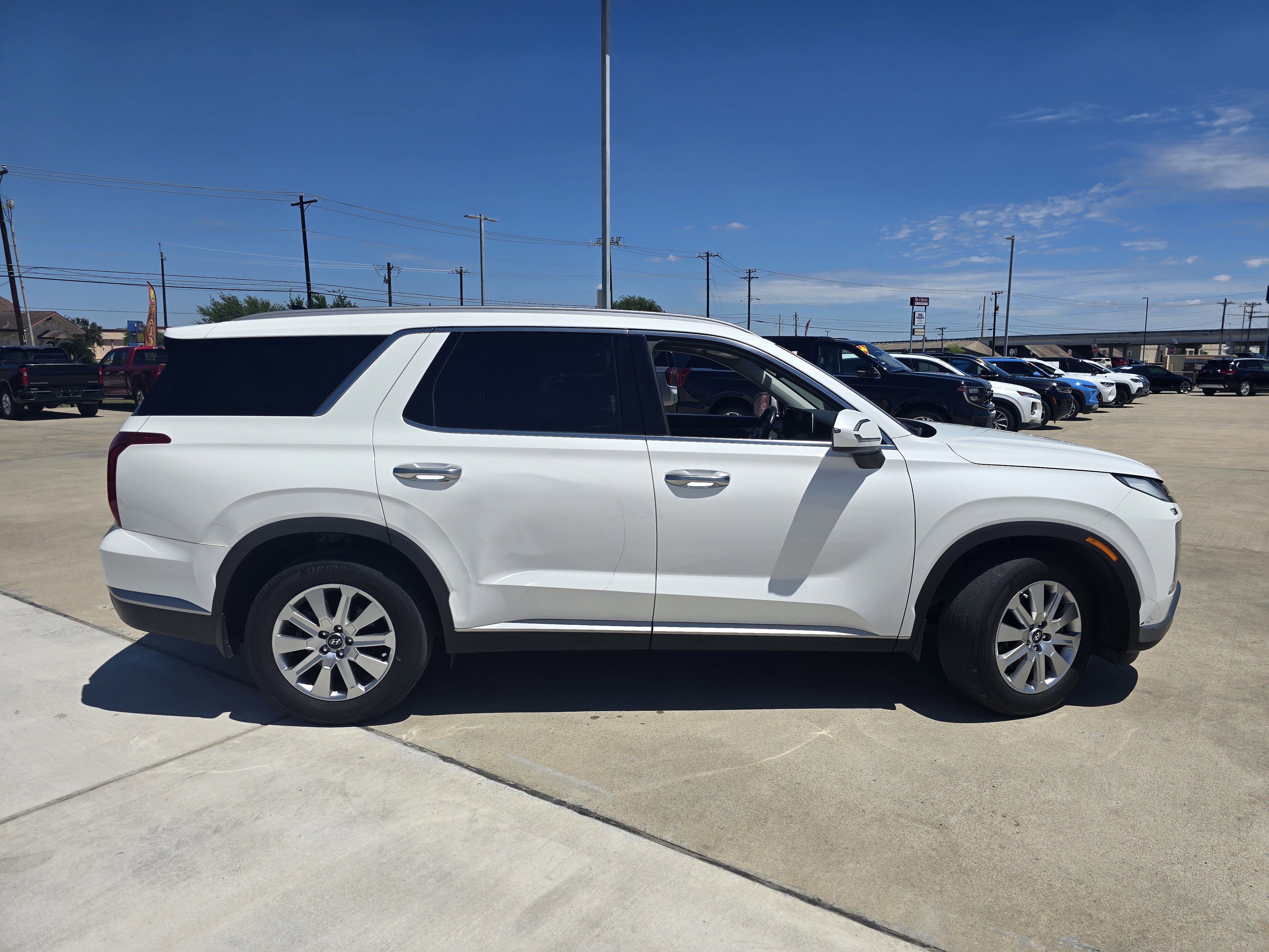 Used 2023 Hyundai Palisade SEL image 2