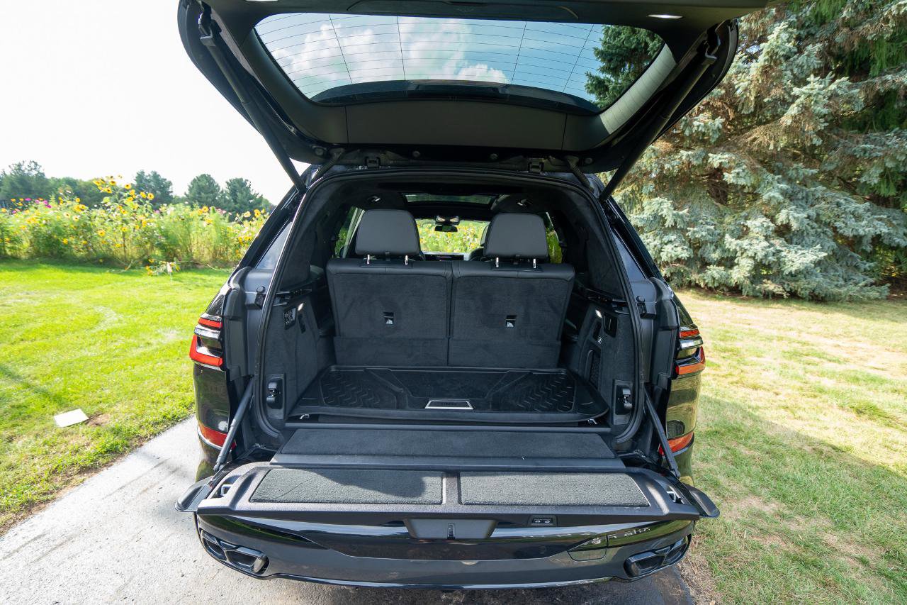 Used 2023 BMW X7 M60i image 31