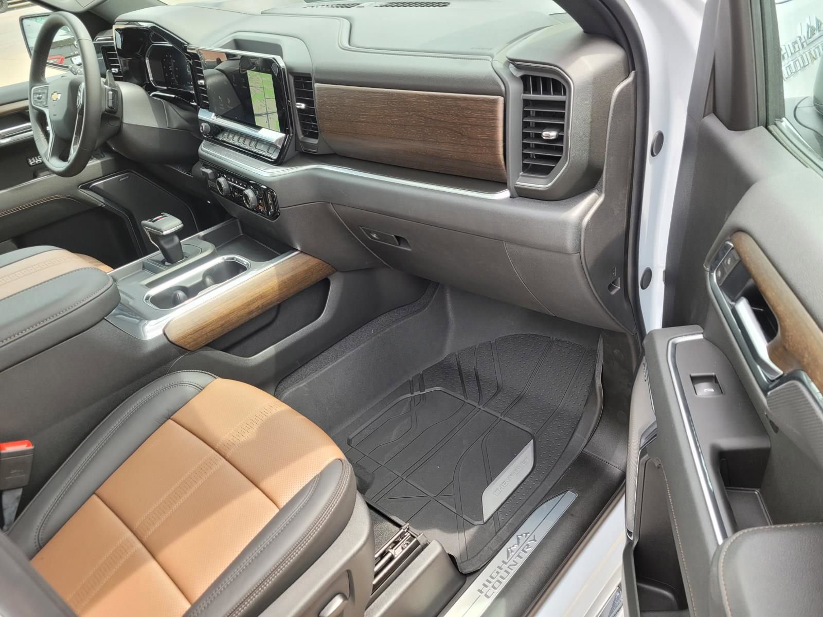 New 2026 Chevrolet Silverado 1500 High Country w/ High Country Premium Package AWD/4WD image 6