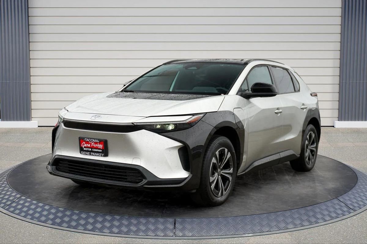 Used 2024 Toyota bZ4X XLE w/ Weather Package FWD image 3