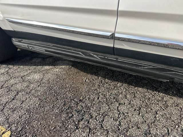 Used 2021 GMC Yukon XL SLT w/ SLT Premium Package image 8