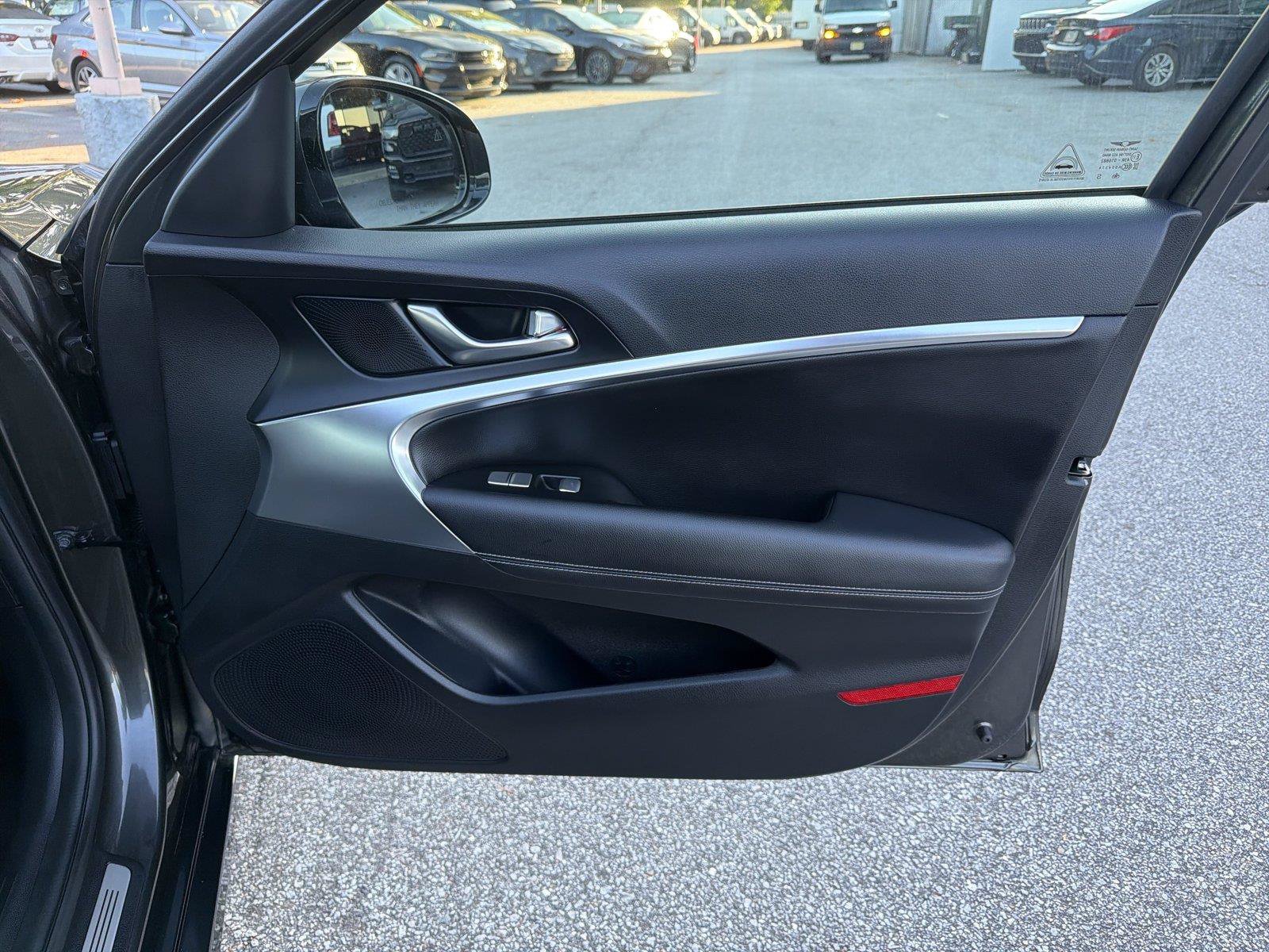 Used 2025 Genesis G70 2.5T RWD image 13