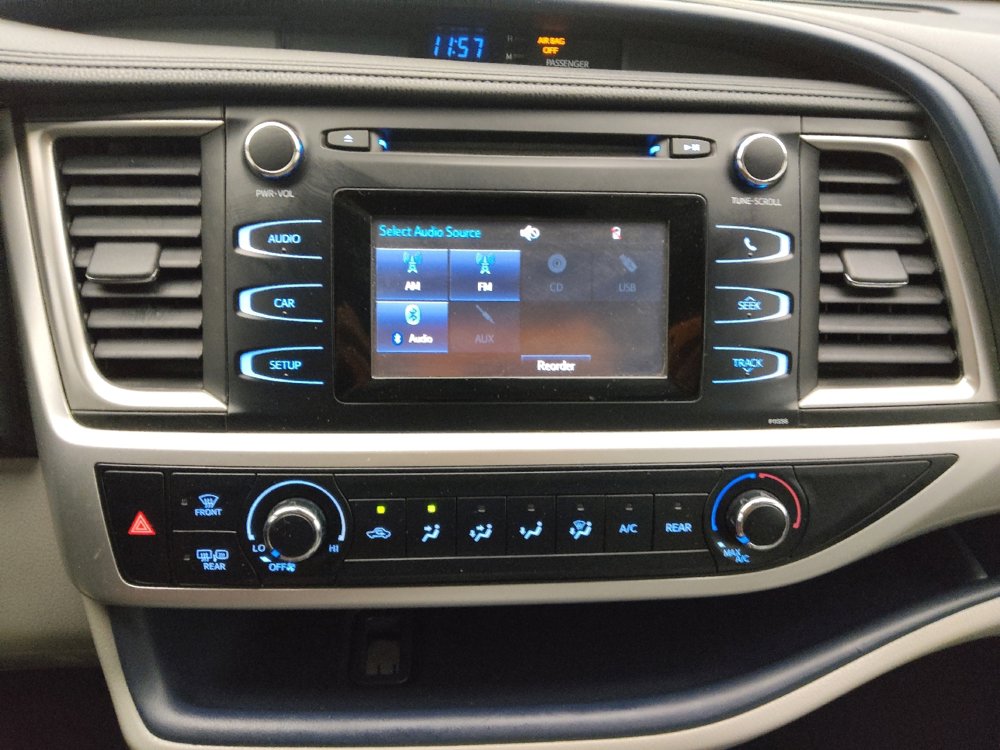 Used 2017 Toyota Highlander LE image 25