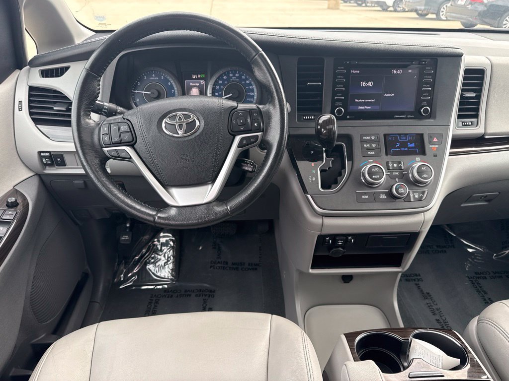 Used 2020 Toyota Sienna XLE FWD image 12