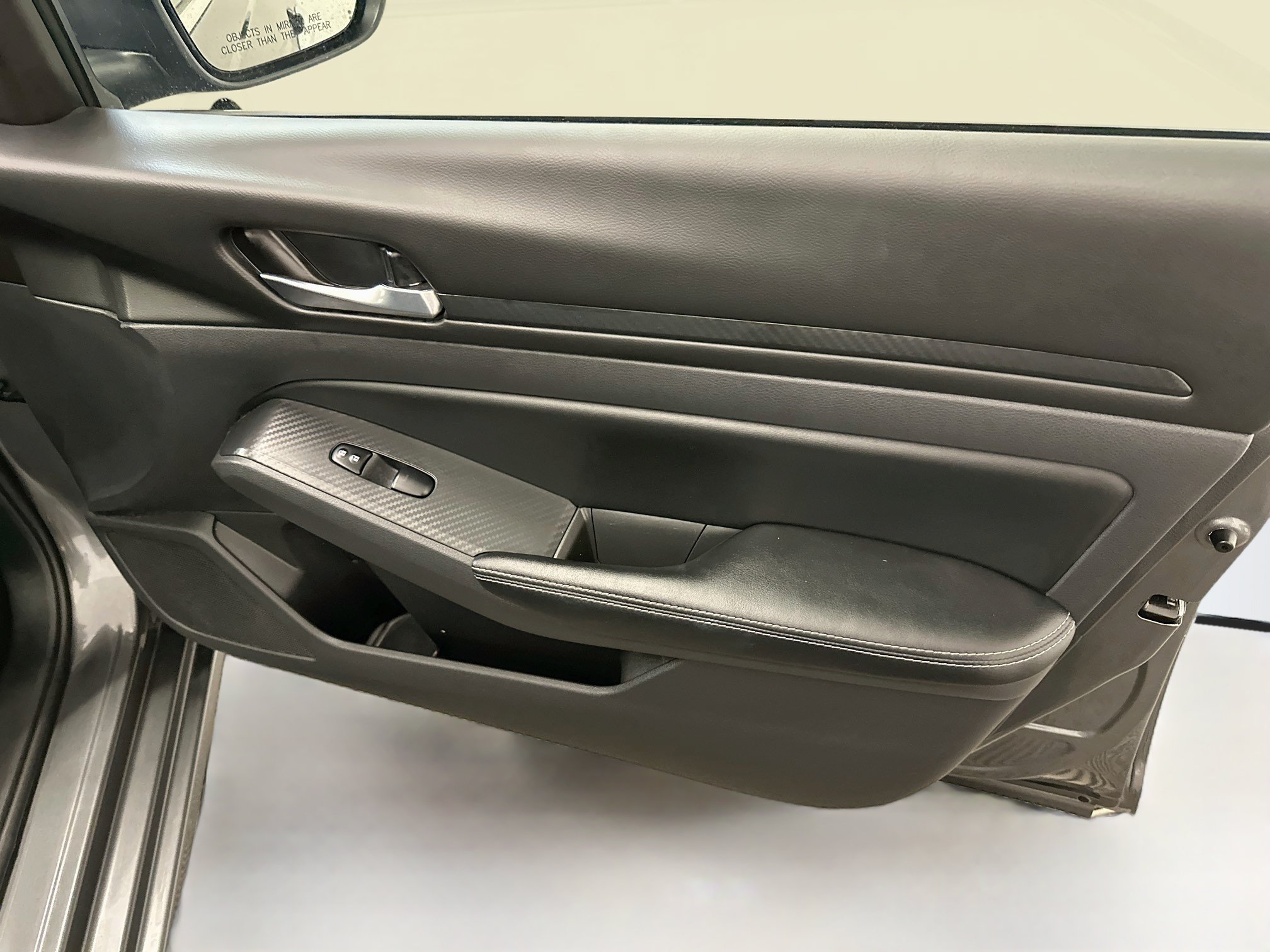 Used 2025 Nissan Altima 2.5 SV FWD image 32