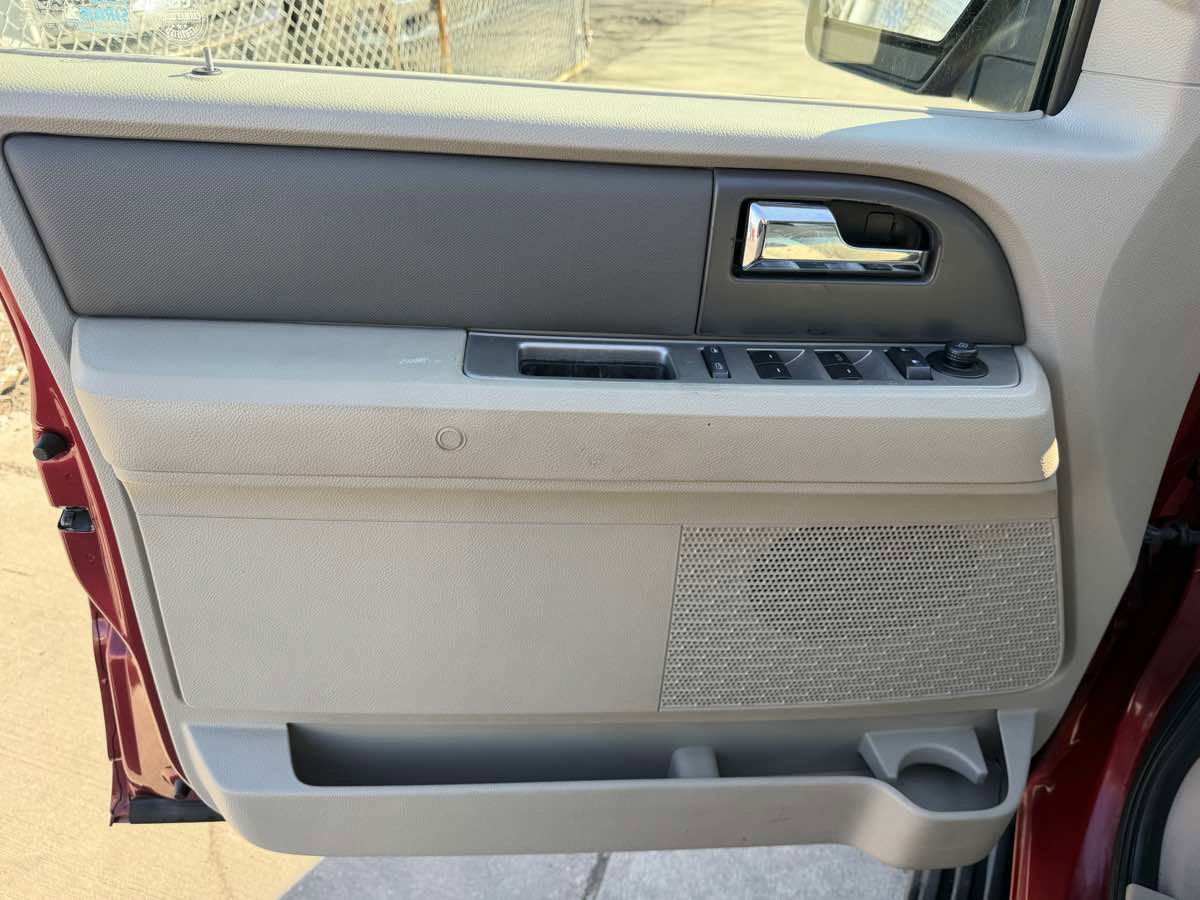 Used 2013 Ford Expedition XLT image 10