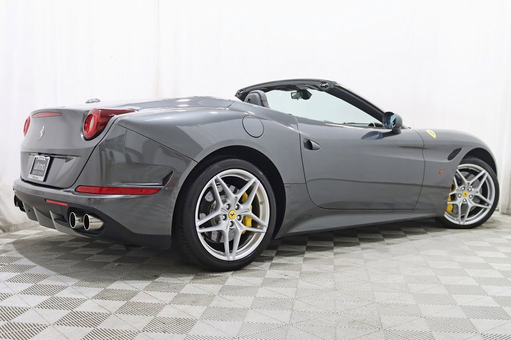 Used 2016 Ferrari California T image 9