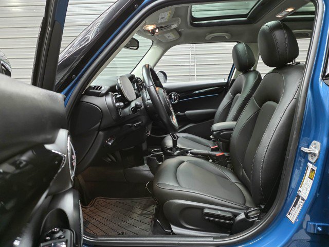 Used 2024 MINI Cooper 4-Door Hardtop FWD image 14