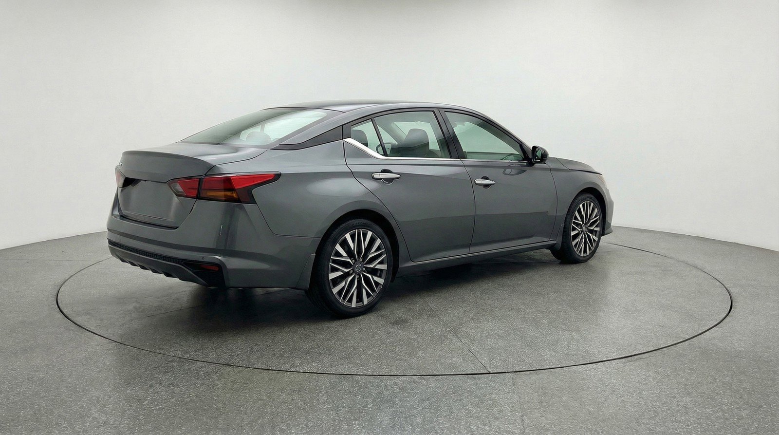 Used 2025 Nissan Altima 2.5 SV FWD image 9